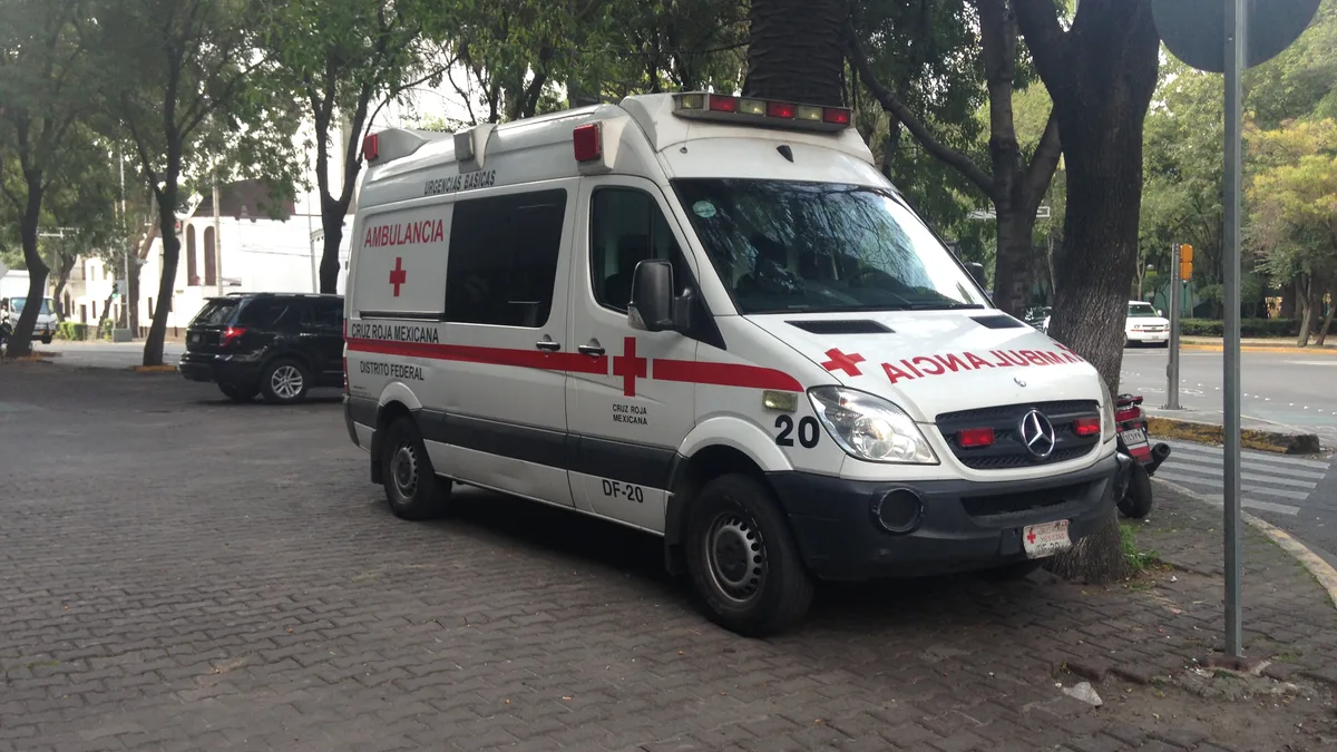 Ambulancia de la Cruz Roja Mexicana en la colonia Condesa
