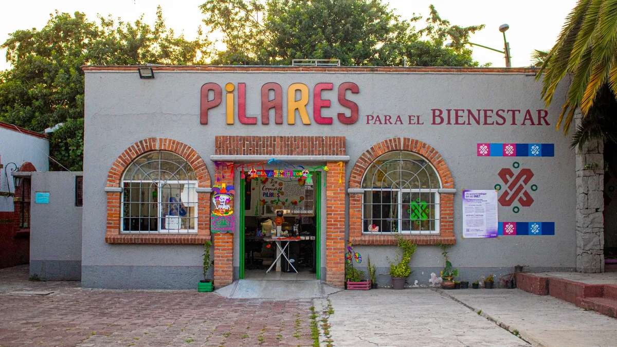Exterior del modulo comunitario PILARES Miguel Hidalgo